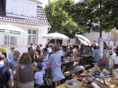 Panorame: Stadtteilfrühstück 2003