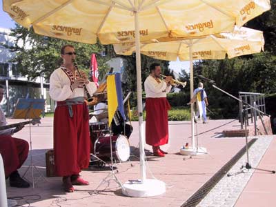 Traditionelle Kleidung, Musik von vielen Völkern der Ukraine