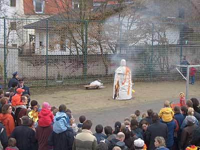 Symbolische Verbrennung des Winters