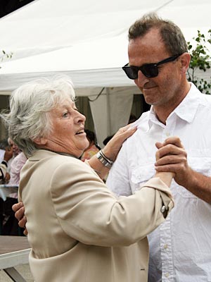Tanzpaar Uwe Loda und ältere Dame