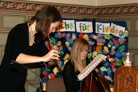 Franziska Winkler (Querflöte) und Julia Vardigans (Cello)
