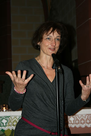 Ursula Röper begrüßte die Besucher/innen